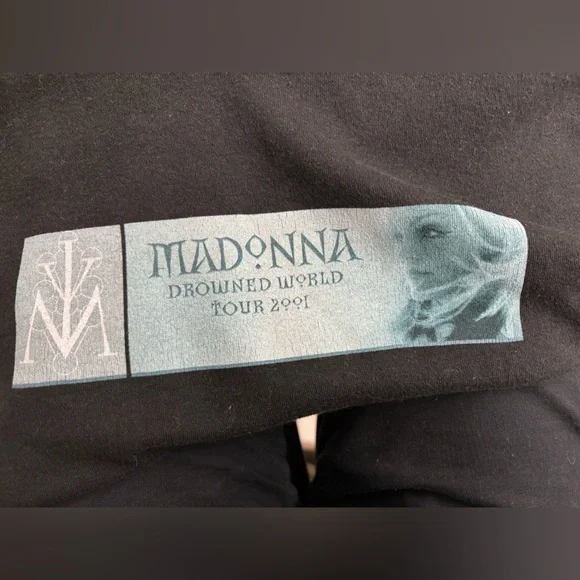 Vintage Madonna 2001 Drowned World Tour concert tee - SHRUNKEN FIT - Picture 6 of 10
